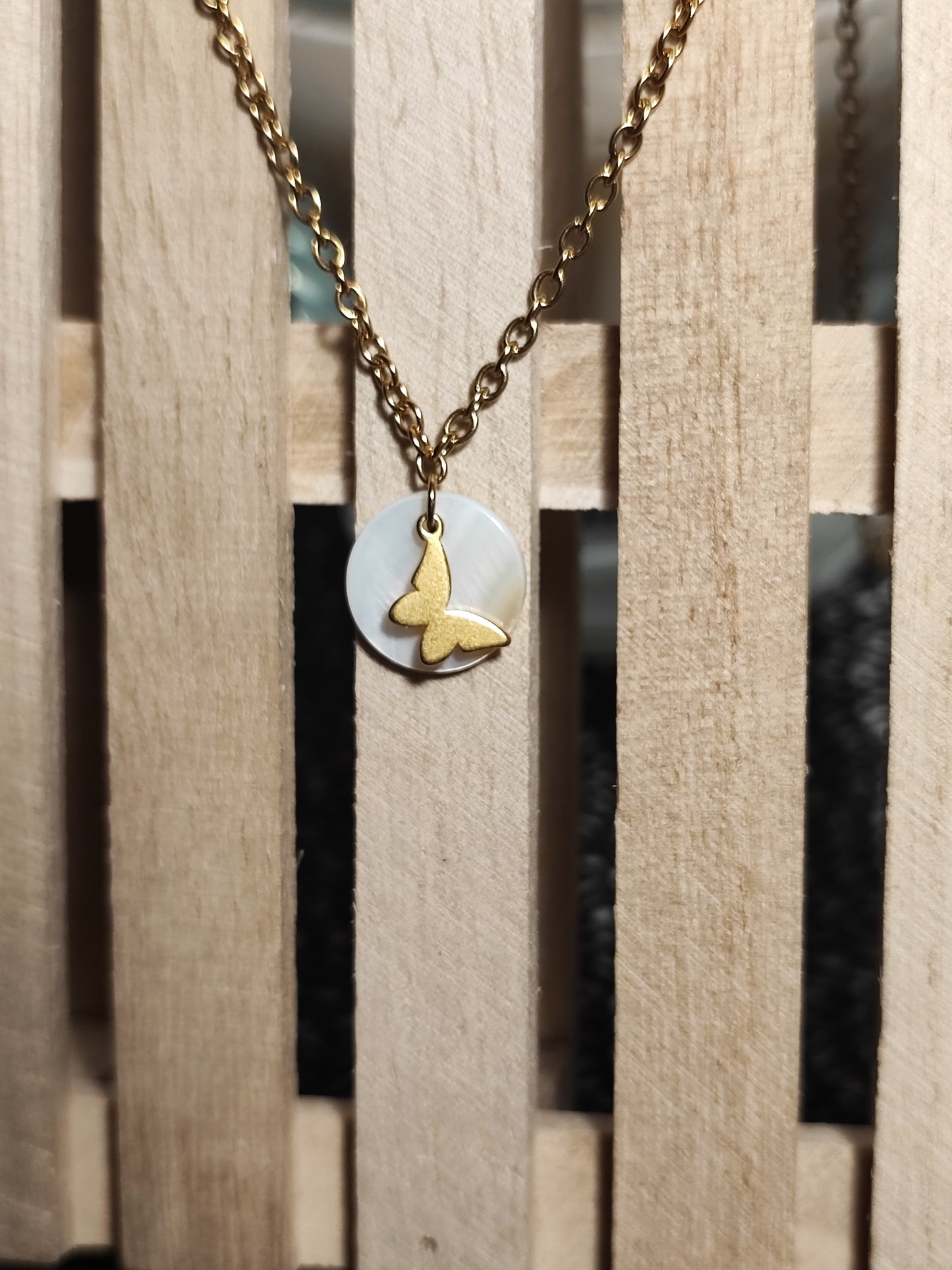 Colar Borboleta Madrepérola